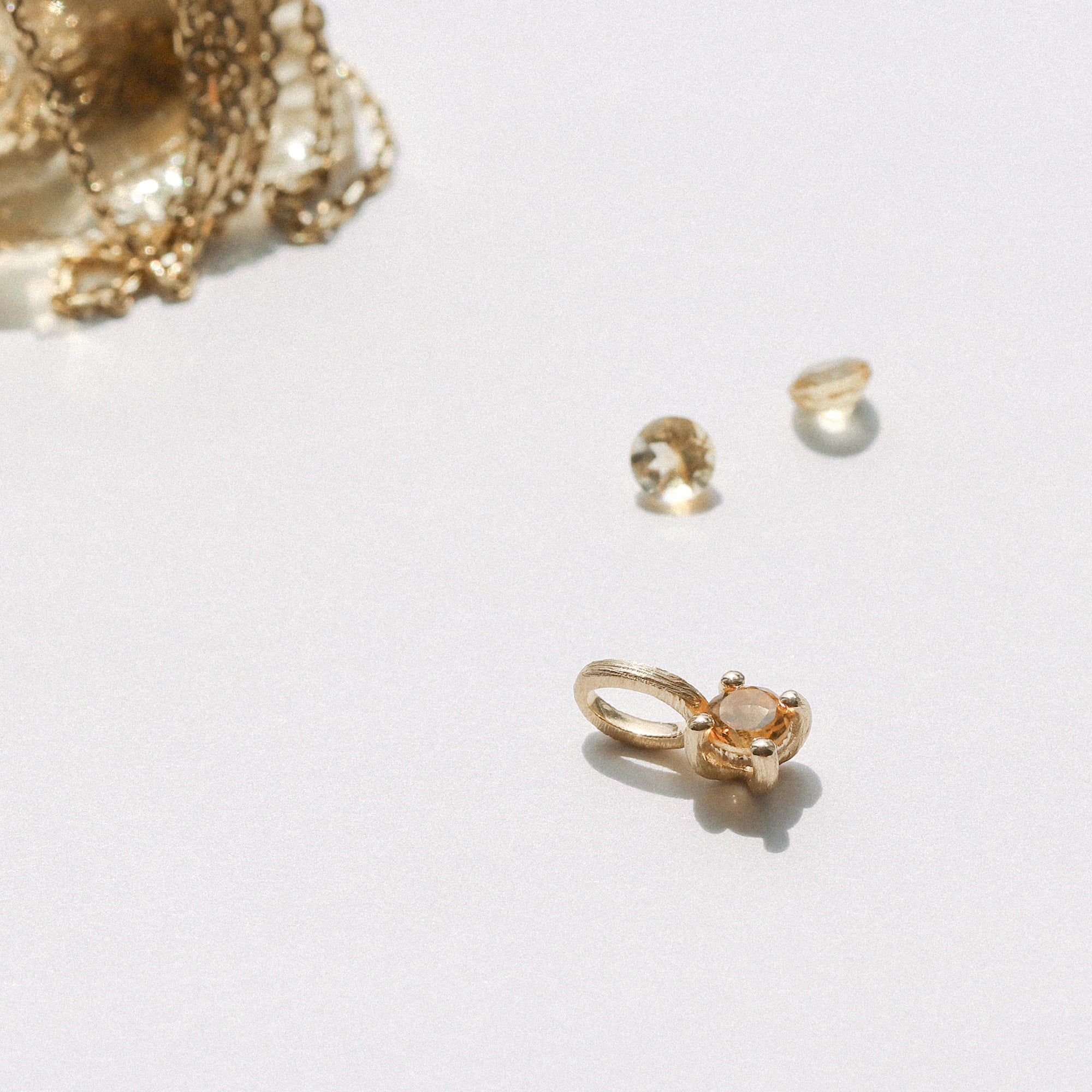 14-karaats gouden hanger met citrien, ethisch geproduceerd luxe sieraad van narrae