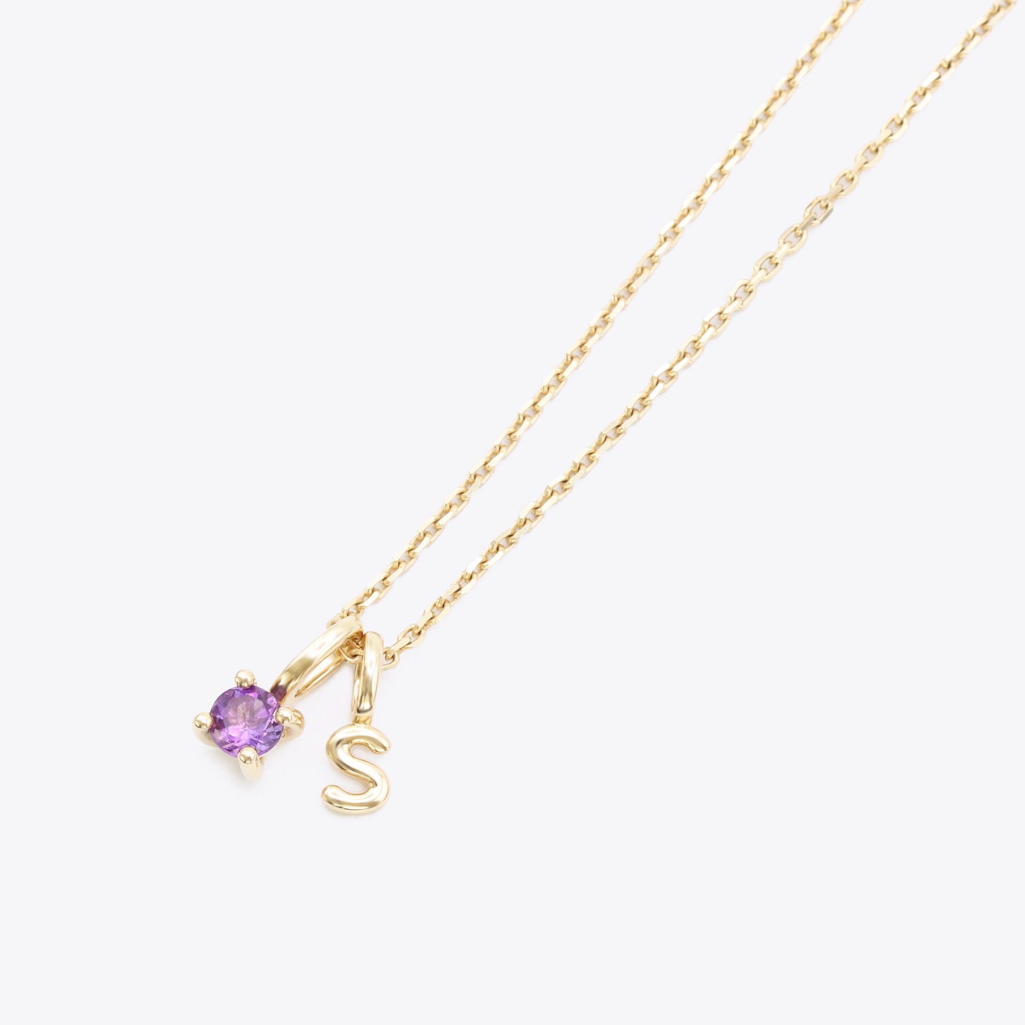 14-karaats gouden mini-initiaalhanger, personaliseerbaar samen met geboortesteen aan ketting, narrae