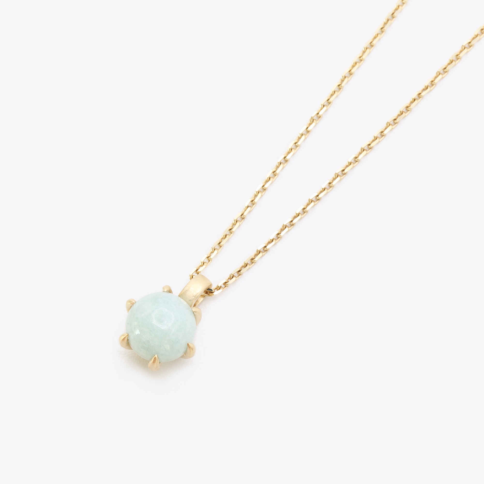 14-karaats gouden ketting met Milky Aquamarijn hanger in satin finish, luxe sieraad dat intuïtie en zelfvertrouwen symboliseert, narrae