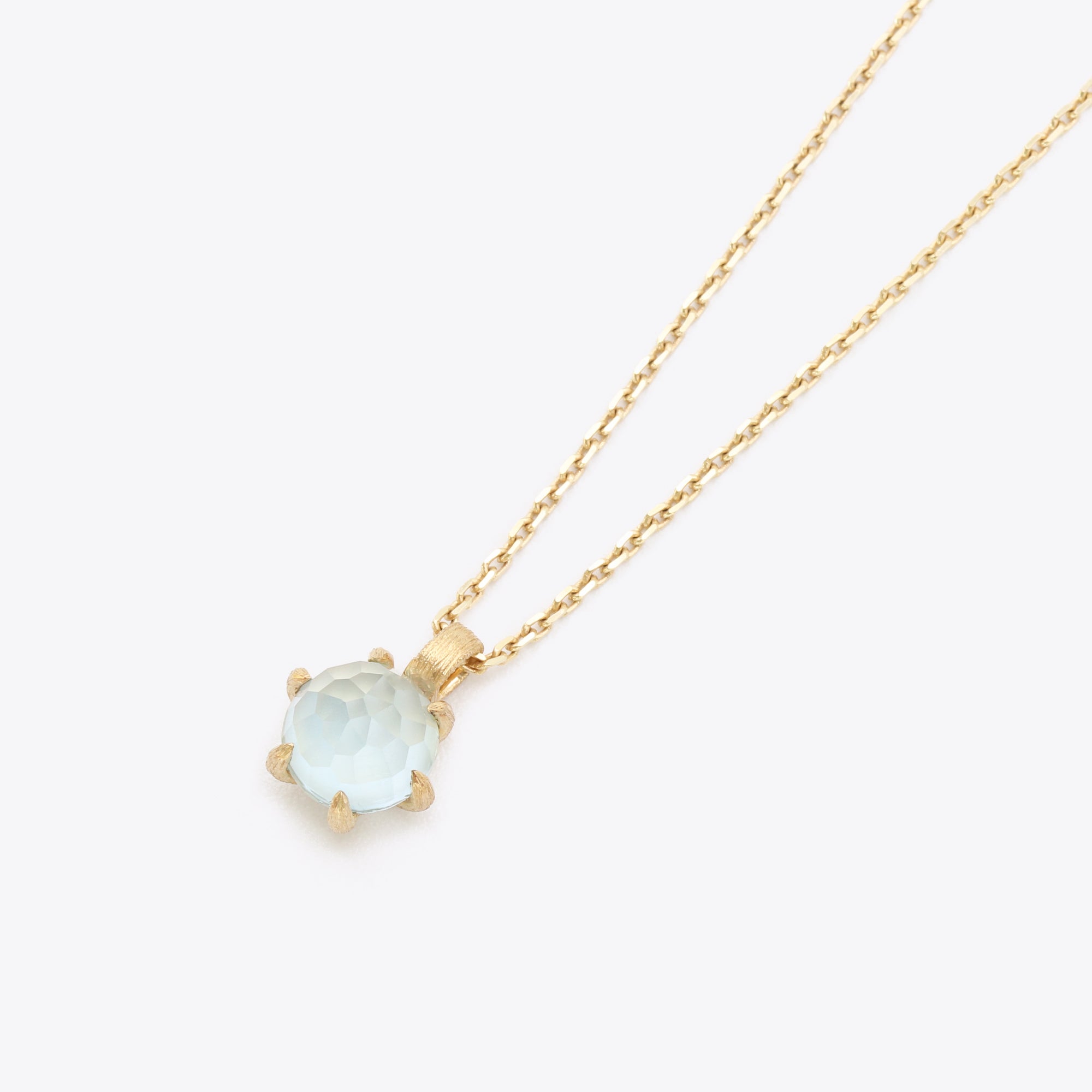 14-karaats gouden ketting met sky blue topaas hanger in brushed finish, luxe sieraad dat helderheid en creativiteit symboliseert, narrae