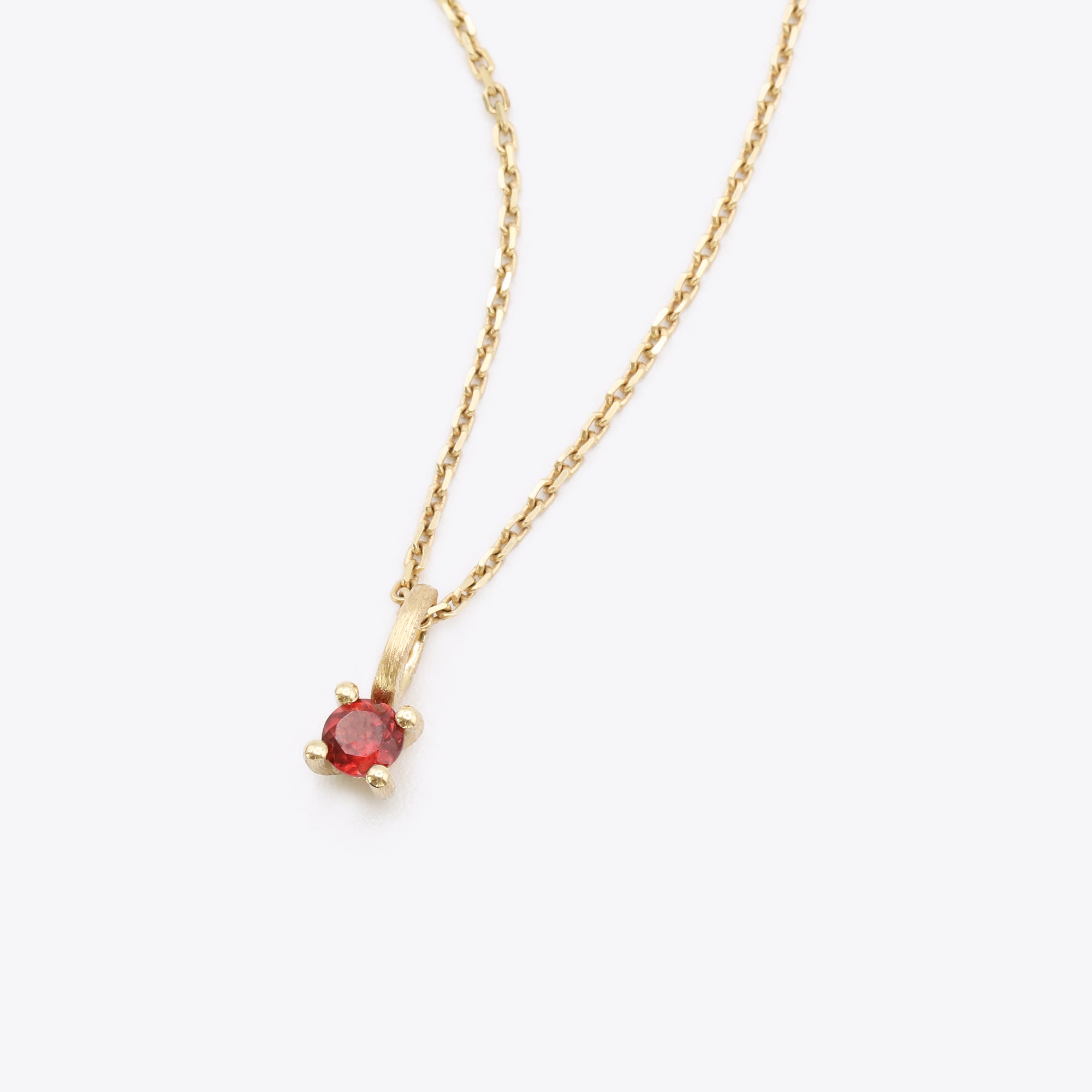 14-karaats gouden ketting met granaat hanger, geboortesteen januari, narrae