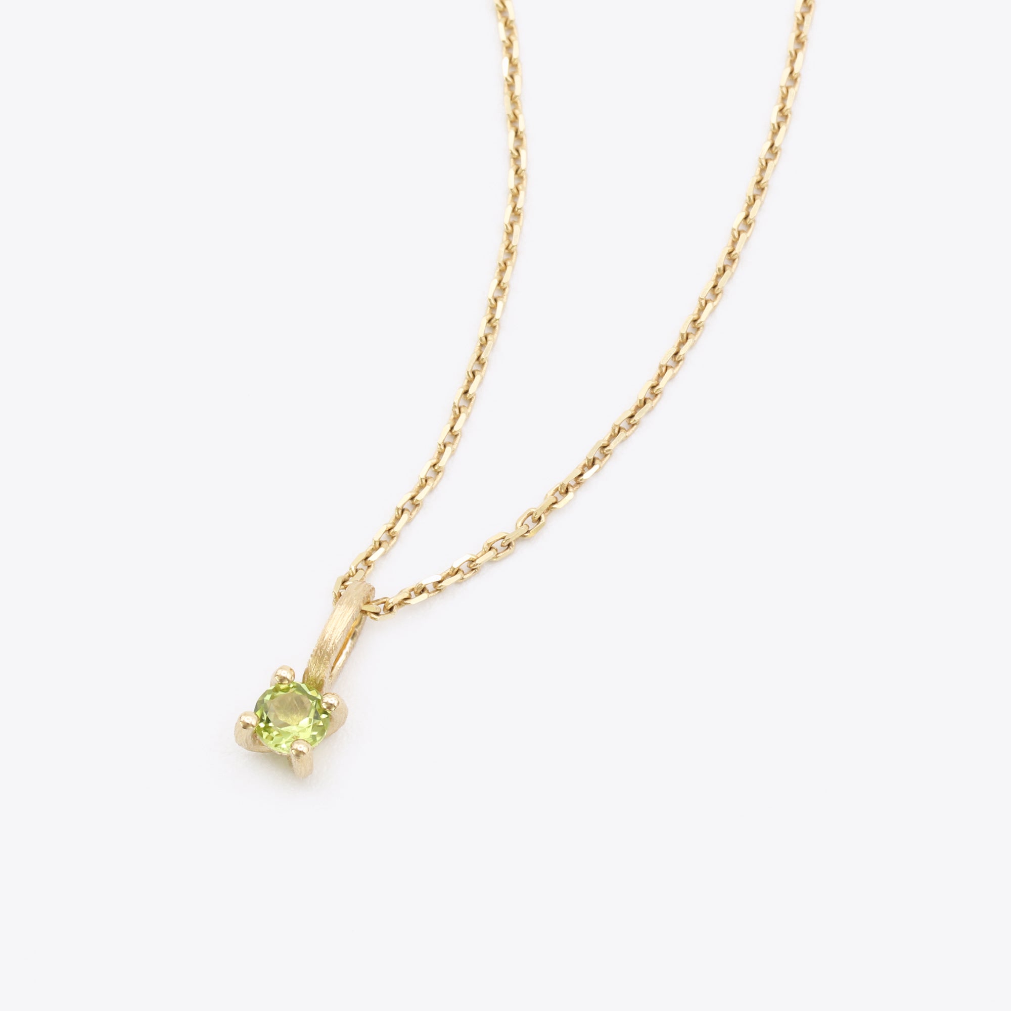 14-karaats gouden ketting met peridoot hanger, geboortesteen augustus, narrae
