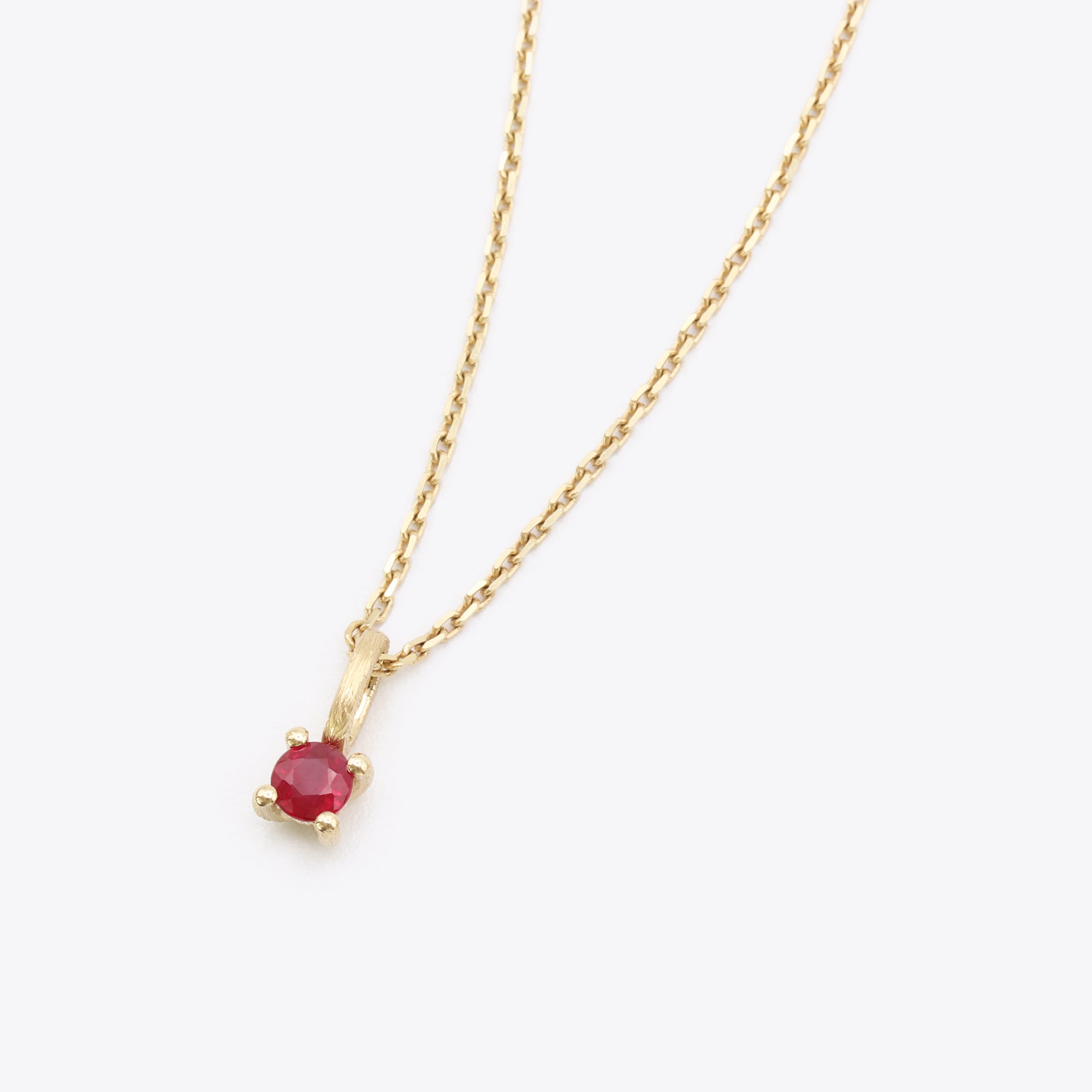 14-karaats gouden ketting met robijn hanger, geboortesteen juli, narrae