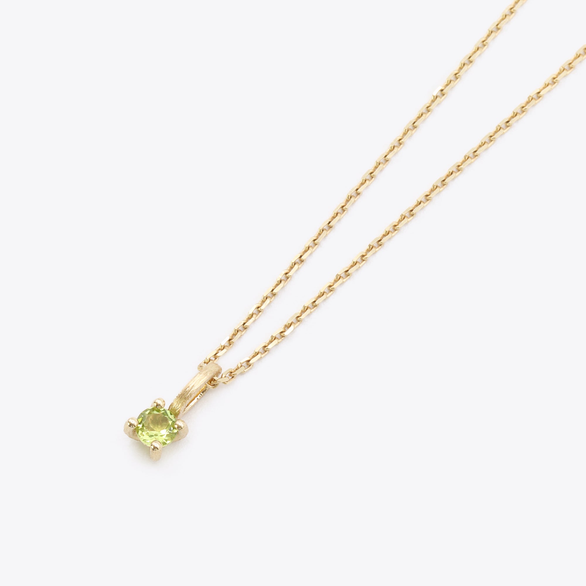 14-karaats gouden ketting met peridoot hanger, geboortesteen augustus, narrae