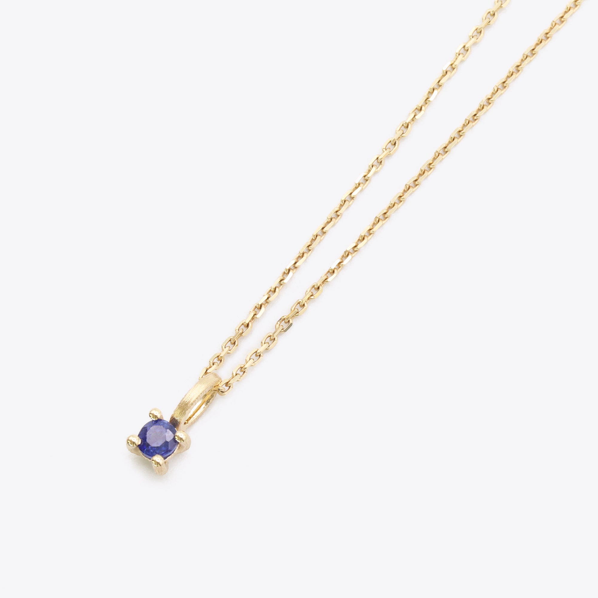 14-karaats gouden ketting met blauwe saffier hanger, geboortesteen september, narrae