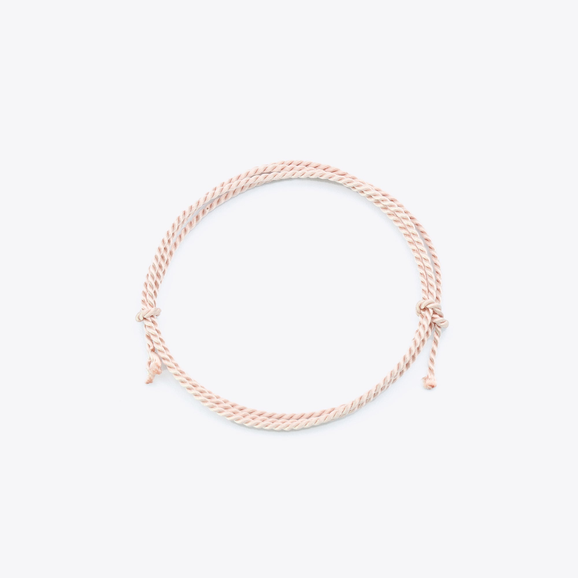 Lichtroze natuursatijn koord voor het maken van een armband of ketting