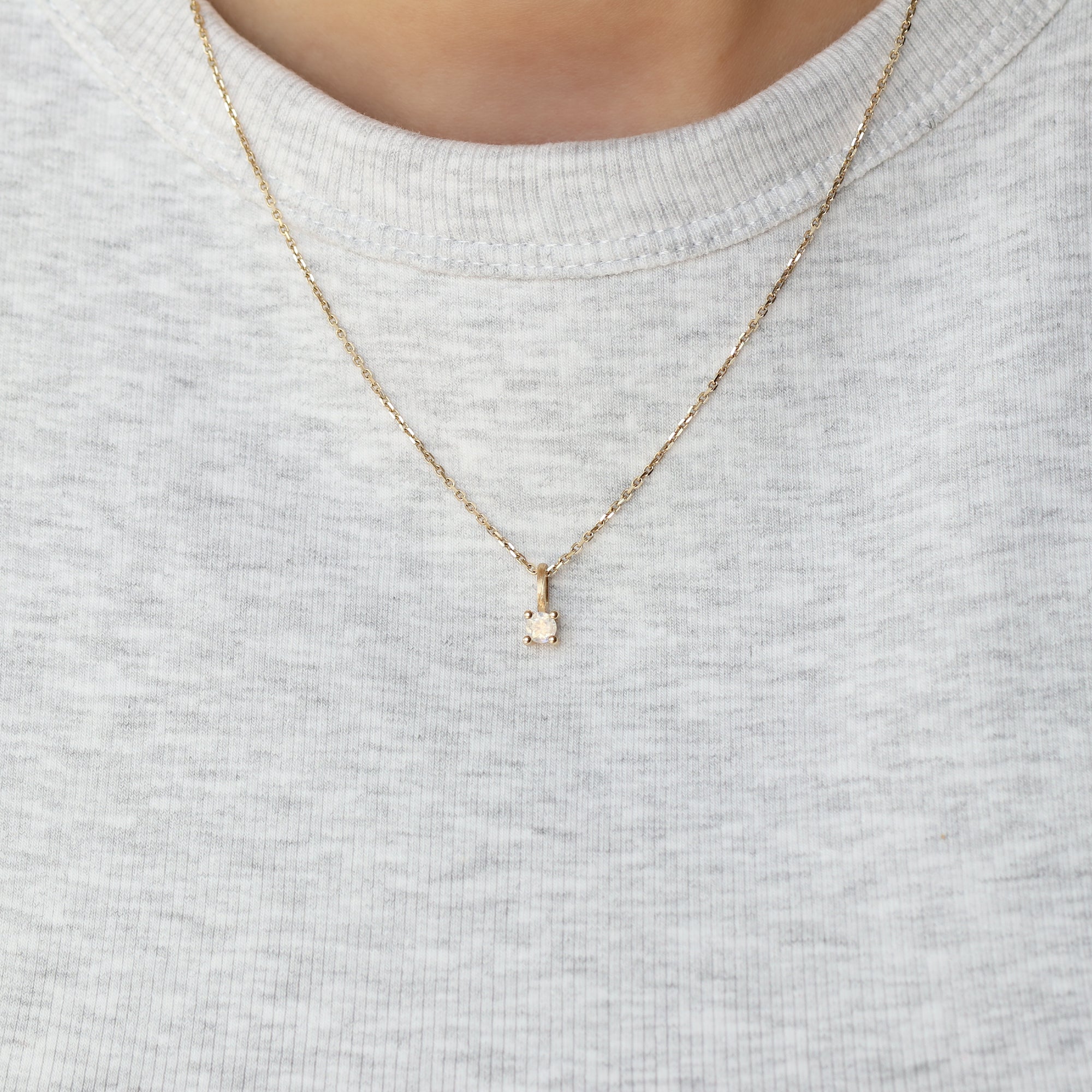 14-karaats gouden ketting met regenboog maansteen hanger, juni geboortesteen, gedragen om de hals, narrae