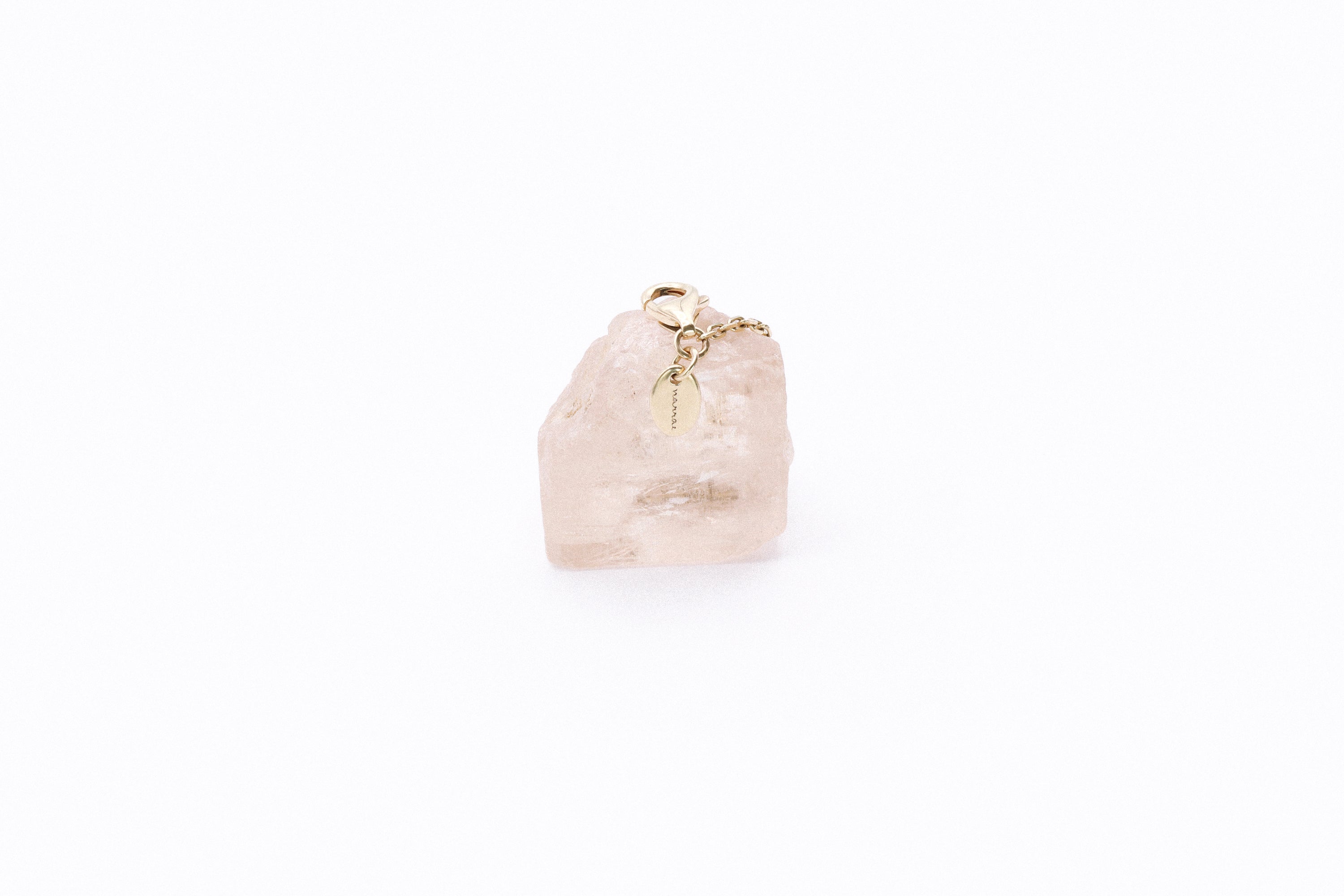 14-karaats gouden ketting met topaas op witte achtergrond, luxe sieraden van narrae