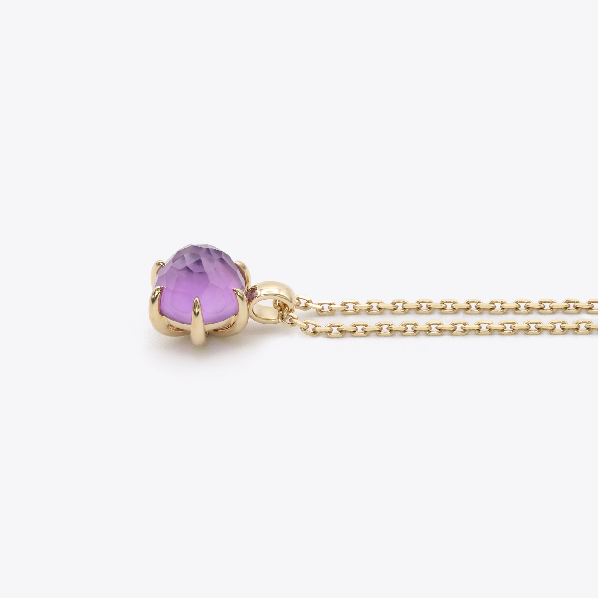 14-karaats gouden ketting met amethist hanger, luxe sieraad dat rust en helderheid symboliseert, narrae