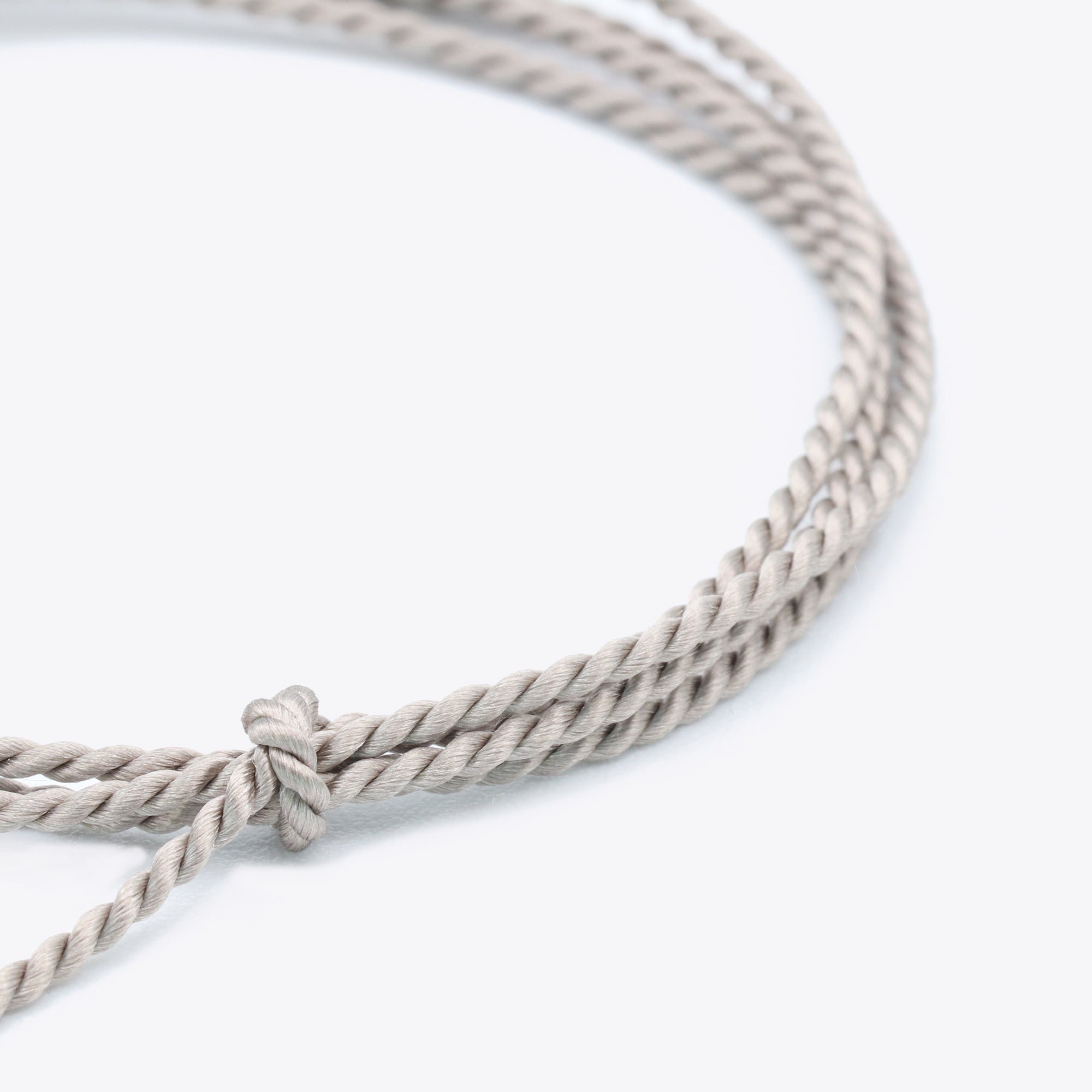 Grijs natuursatijn koord voor het maken van een armband of ketting