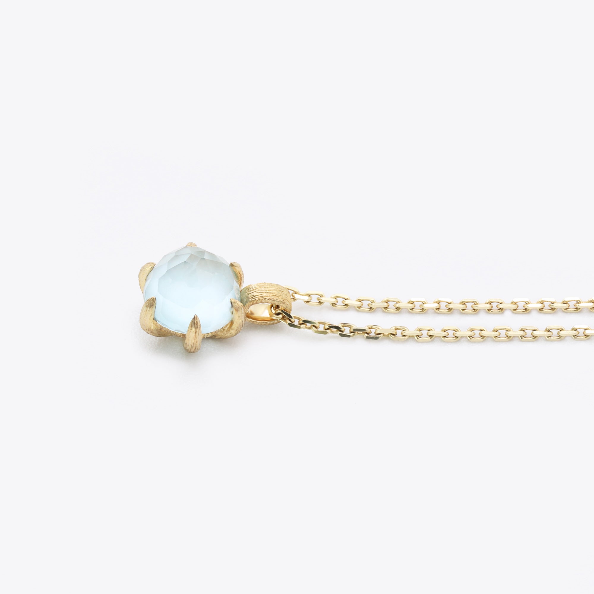 14-karaats gouden ketting met sky blue topaas hanger in brushed finish, luxe sieraad dat helderheid en creativiteit symboliseert, narrae
